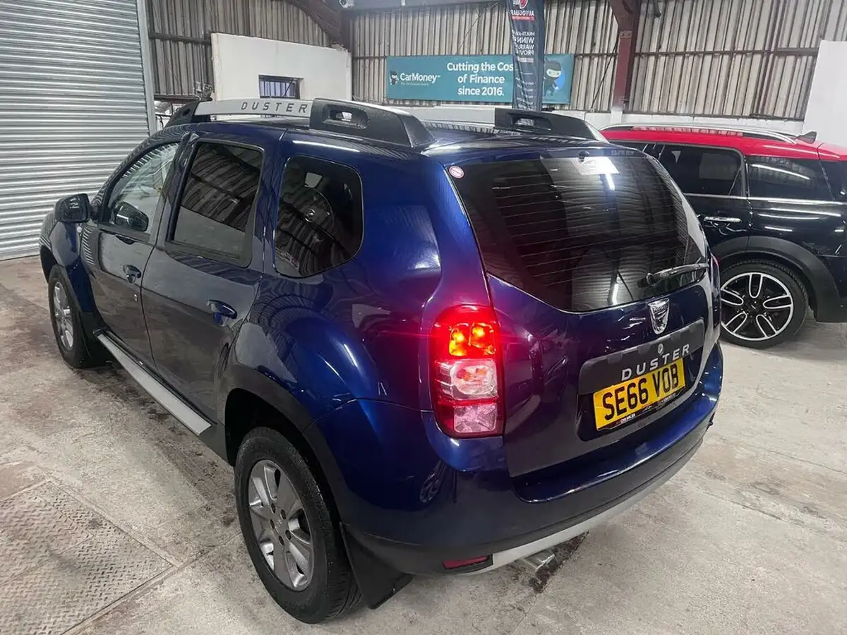2017-dacia-duster-15dci-laureate-110bhp-4x4-ss-station-wagon-5d-big-4