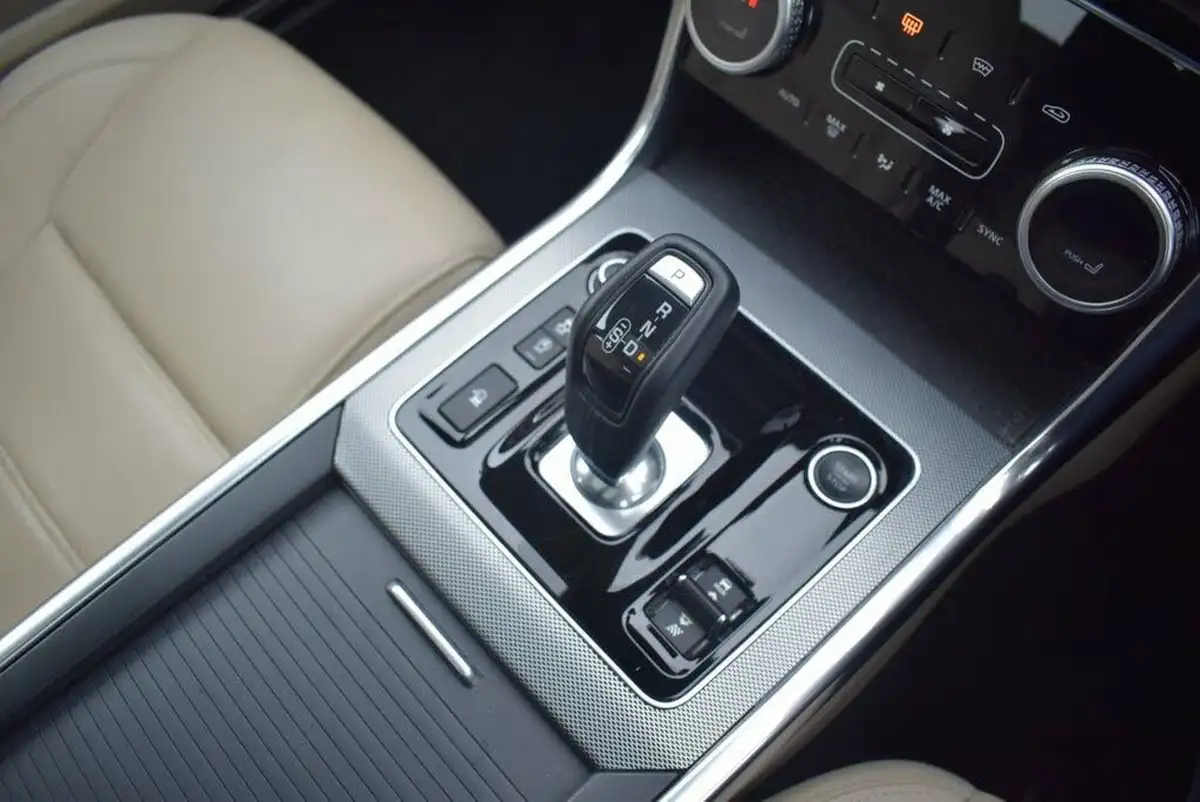 2019-jaguar-xe-20i-se-250ps-big-34
