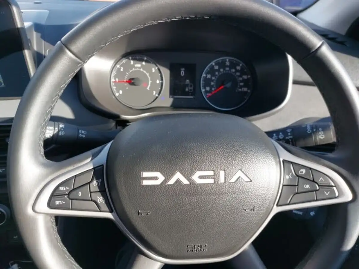 2024-dacia-sandero-stepway-10-tce-extreme-90bhp-big-14
