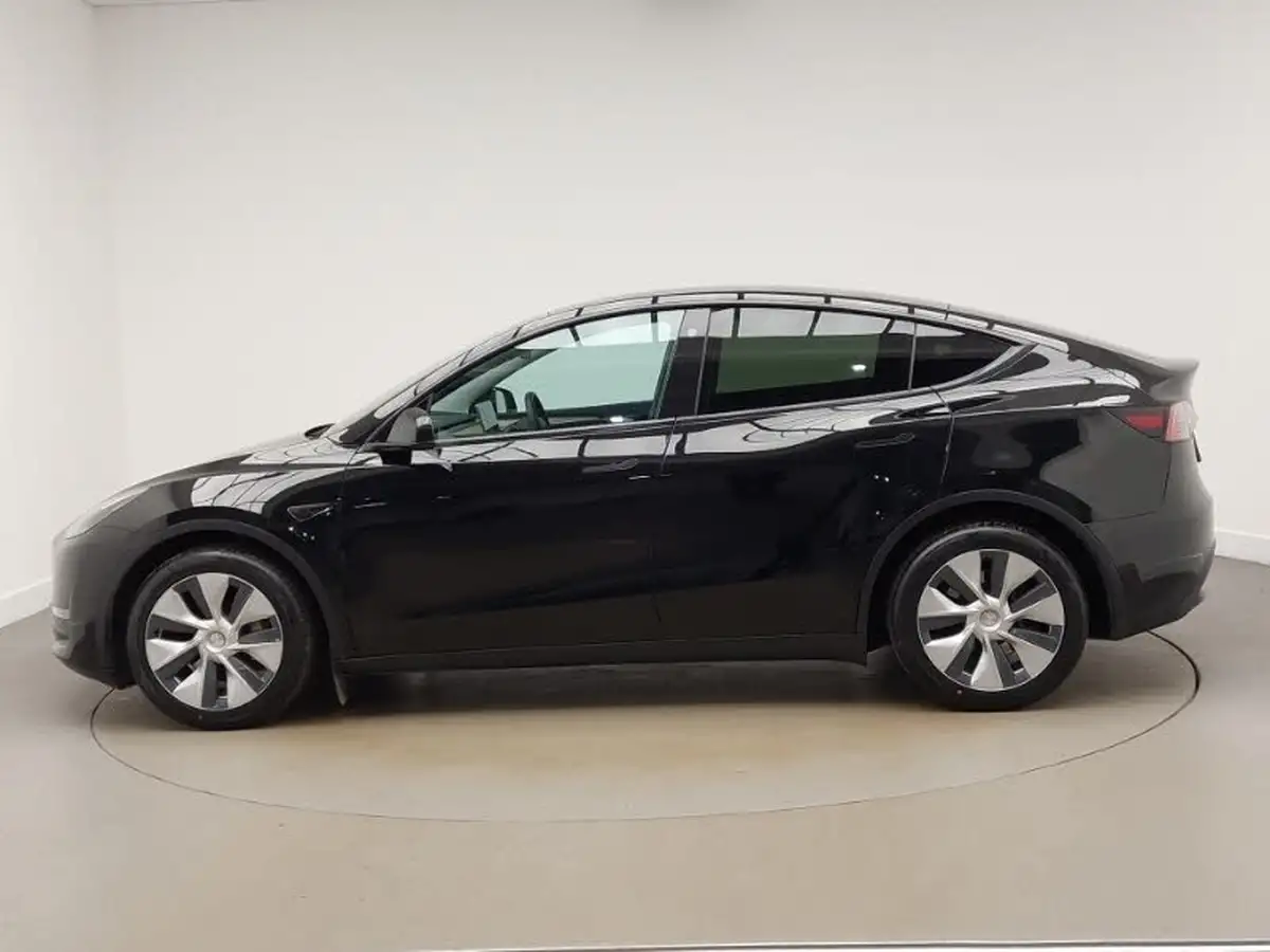 2022-tesla-model-y-e-long-range-big-3