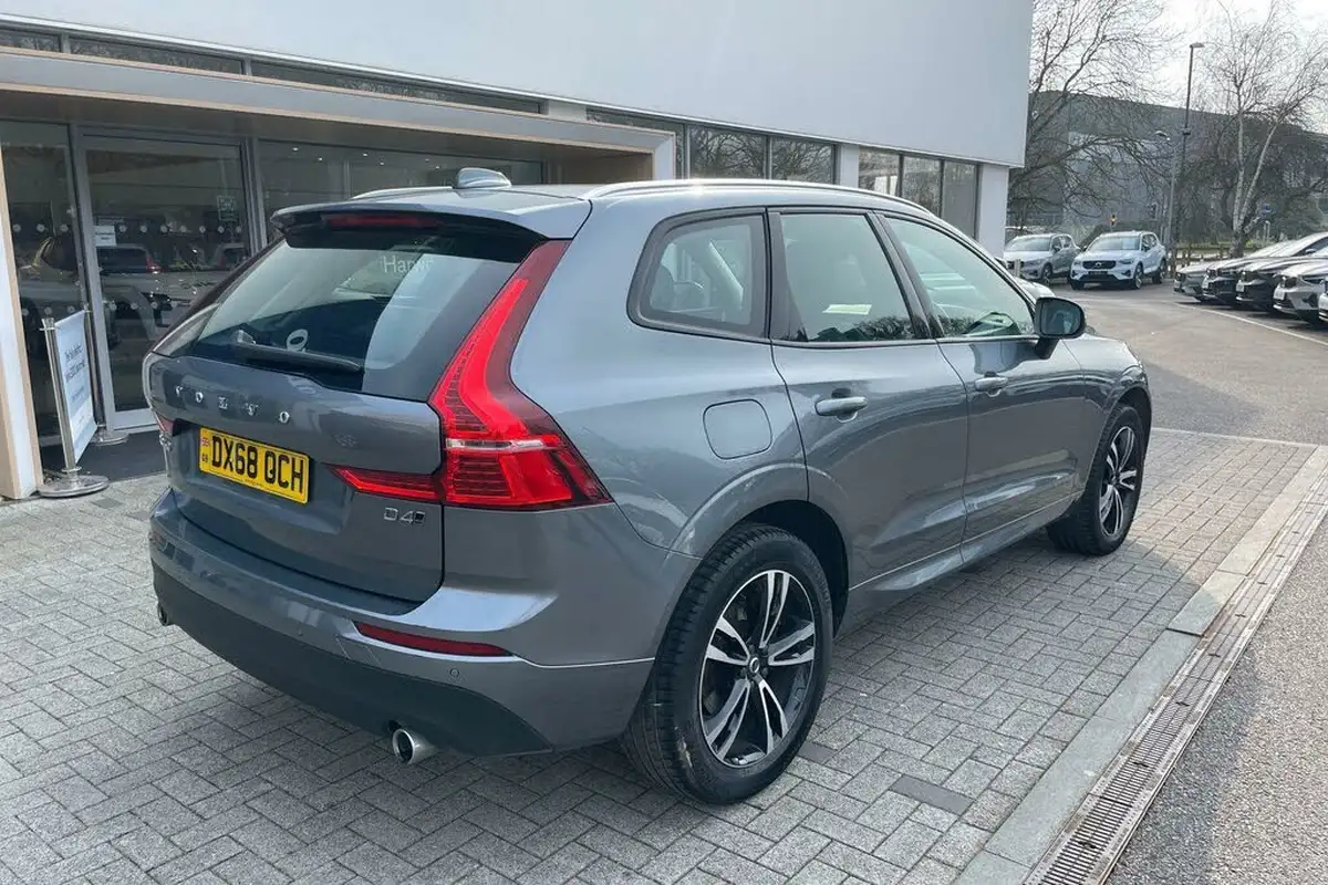 2018-volvo-xc60-20td-d4-momentum-4x4-big-6