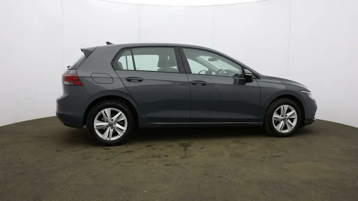 2021-volkswagen-golf-10-tsi-life-hatchback-big-45