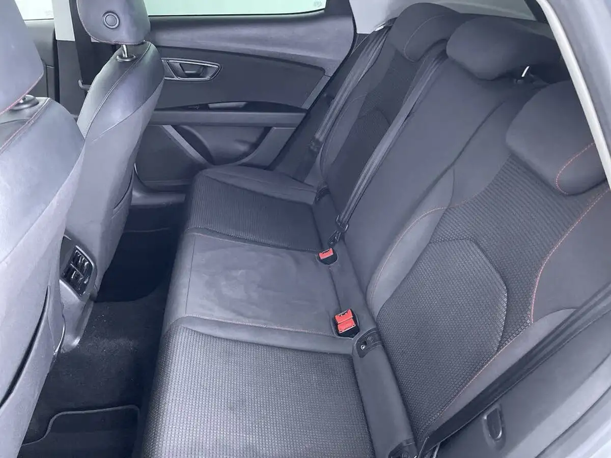 2019-seat-leon-20-tsi-fr-hatchback-big-8