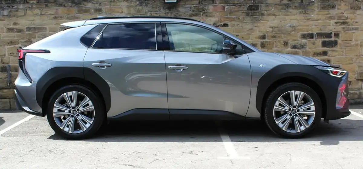 2022-subaru-solterra-e-touring-big-3