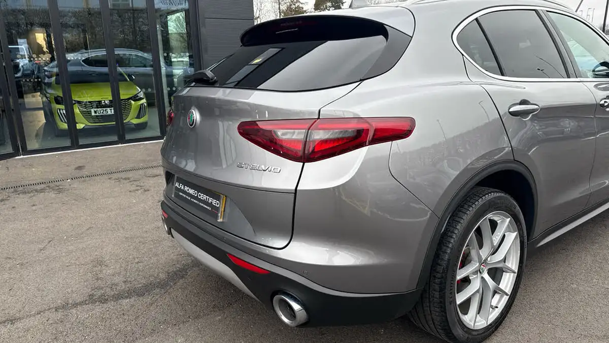2017-alfa-romeo-stelvio-22td-milano-big-36