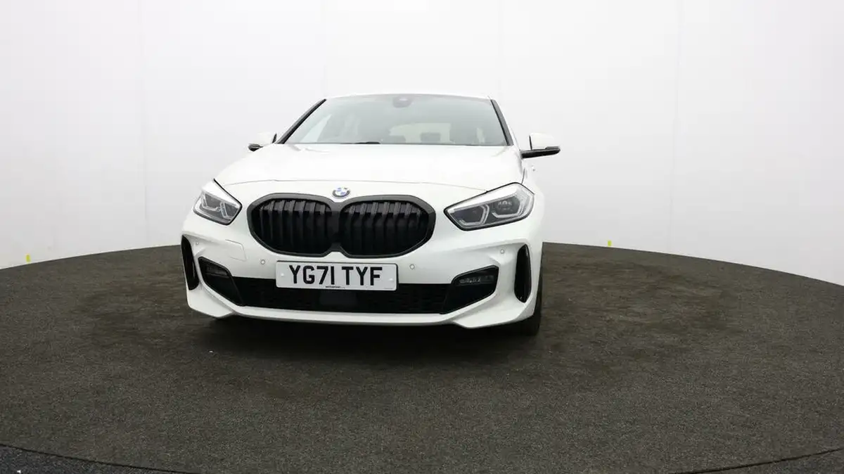 2021-bmw-1-series-20td-118d-m-sport-lcp-big-47
