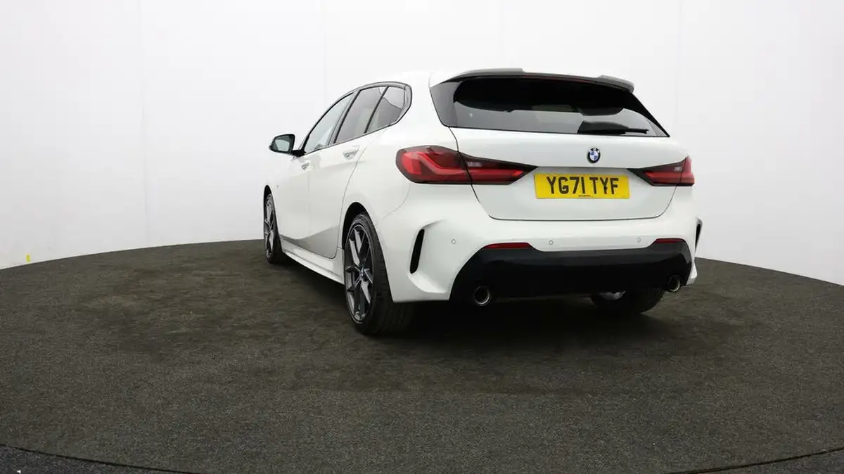 2021-bmw-1-series-20td-118d-m-sport-lcp-big-71