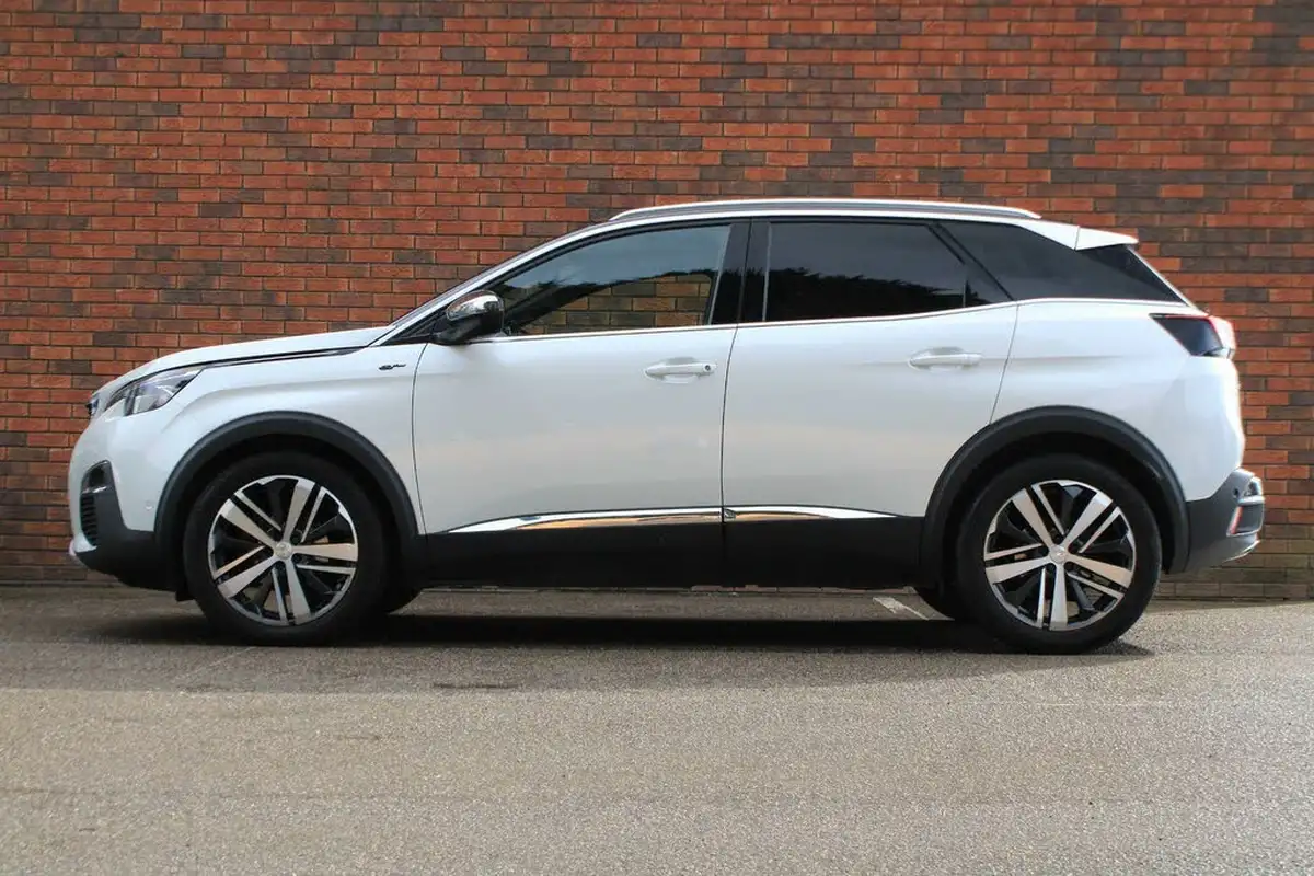 2018-peugeot-3008-suv-20-bluehdi-gt-20bluehdi-180bhp-eat6-big-17