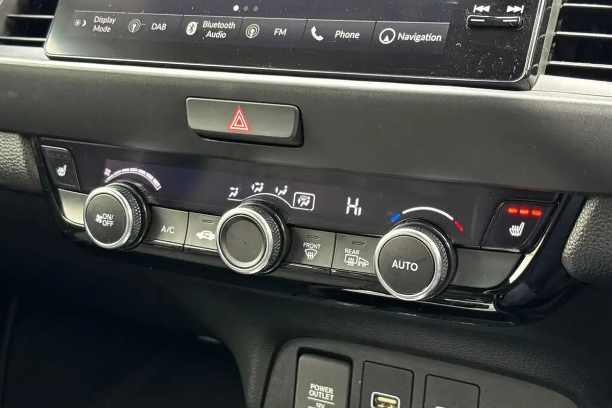 2023-honda-jazz-15-i-mmd-advance-big-20