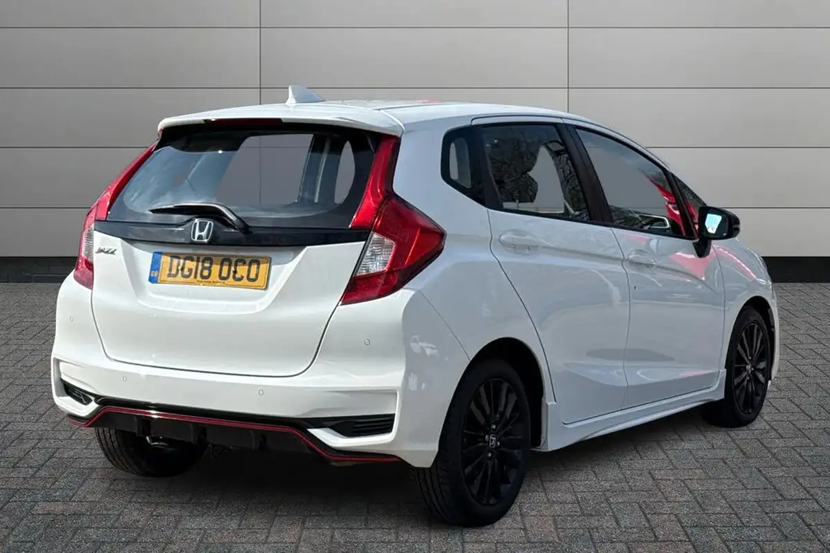 2018-honda-jazz-15-i-vtec-sport-cvt-big-11