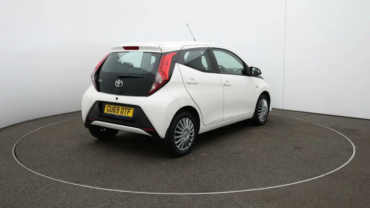 2019-toyota-aygo-10-vvt-i-x-play-big-7