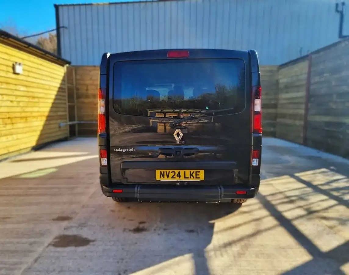 2024-renault-trafic-passenger-20-blue-dci-ll30-170-extra-big-14