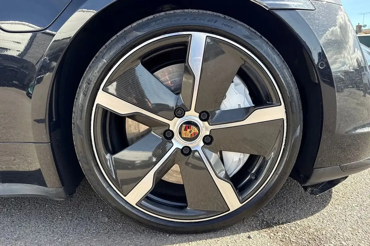 2020-porsche-taycan-e-turbo-big-9