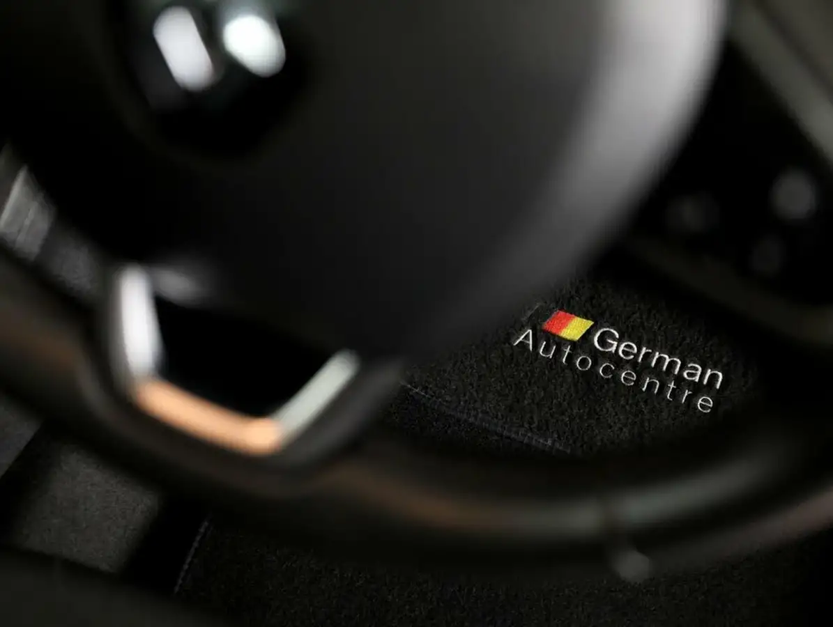 2019-renault-captur-09-tce-iconic-big-33