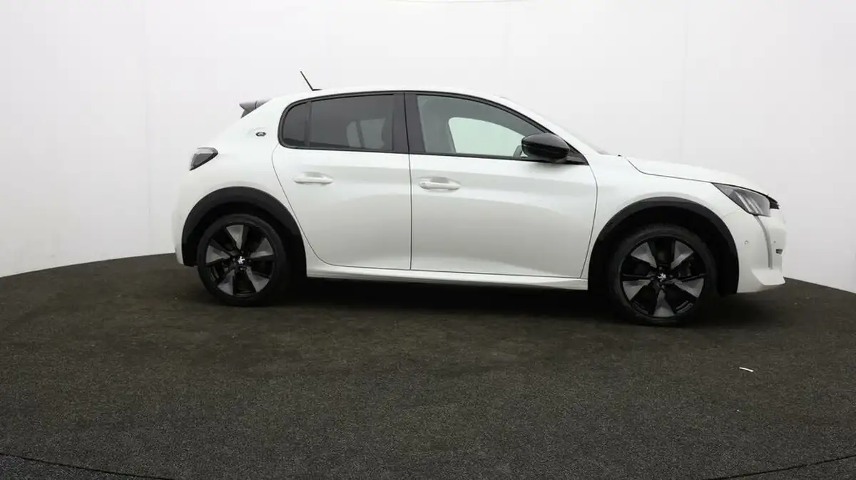 2021-peugeot-208-e-gt-premium-big-34