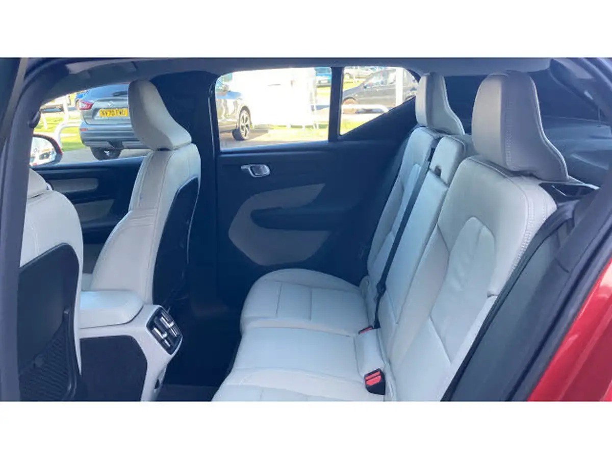 2021-volvo-xc40-15-t3-inscription-161bhp-big-15