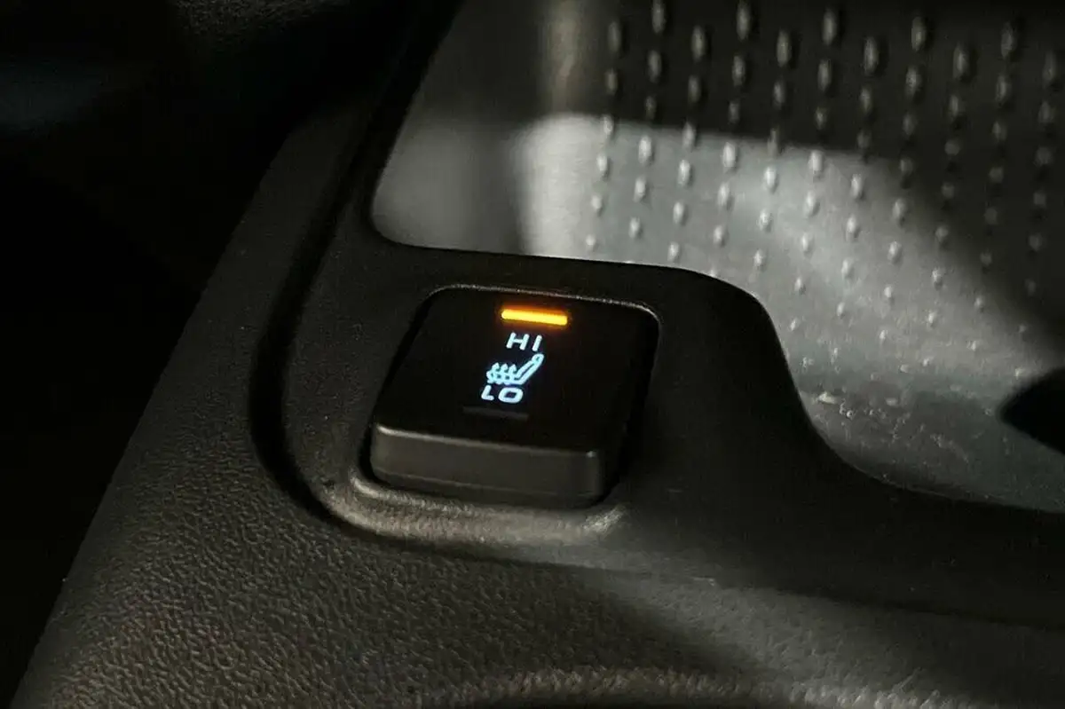 2021-toyota-corolla-18-vvt-i-icon-tech-spare-wheel-hatchback-5d-big-17