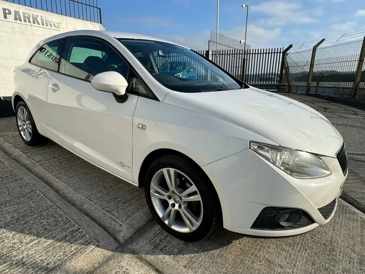 2012-seat-ibiza-14-se-copa-sportcoupe-hatchback-3d-big-7