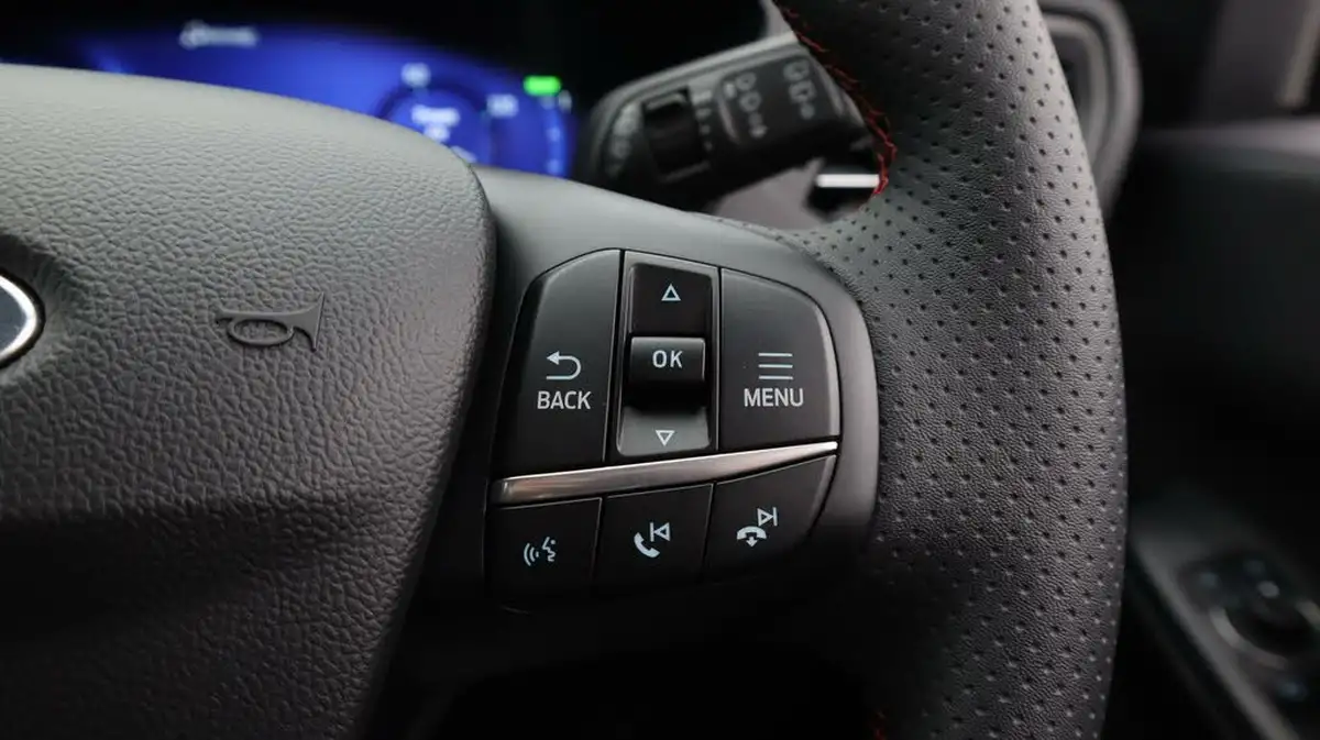 2023-ford-kuga-big-25