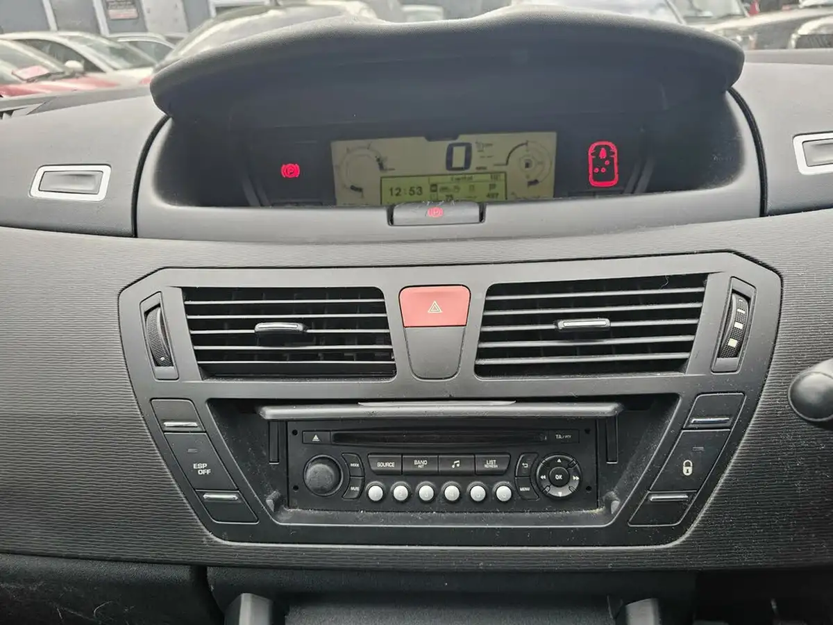 2013-citroen-grand-c4-picasso-16hdi-edition-big-13