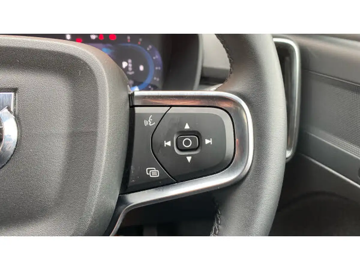2024-volvo-xc40-20-b3-plus-big-18