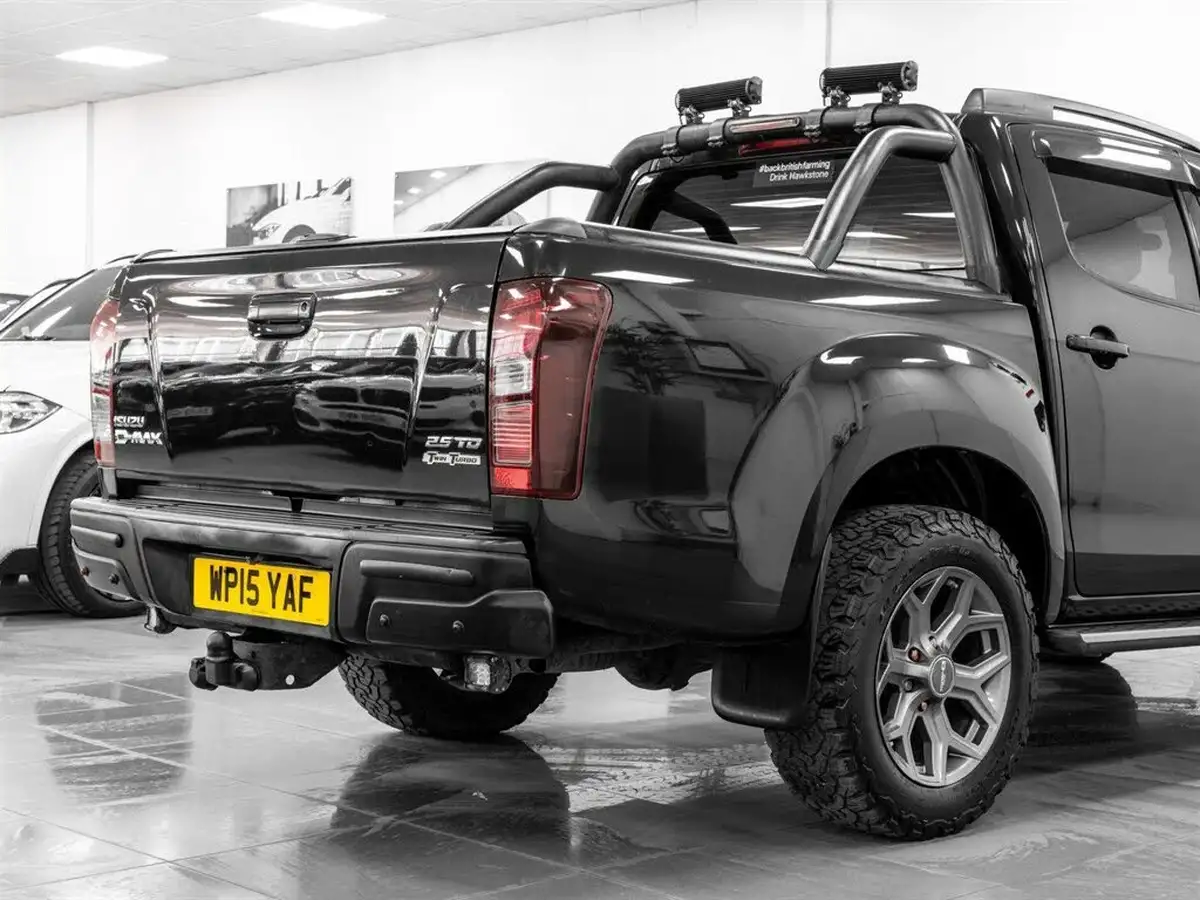 2015-isuzu-d-max-25td-venetian-red-blade-big-27