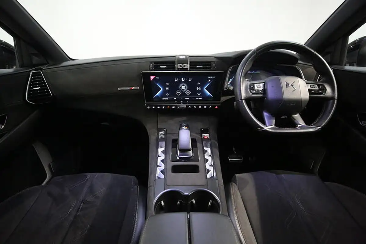 2021-ds-ds-7-crossback-e-tense-performance-line-225ps-big-24