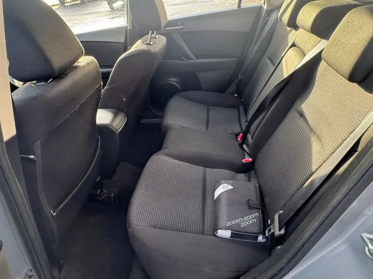2012-mazda-mazda3-16-tamura-big-15