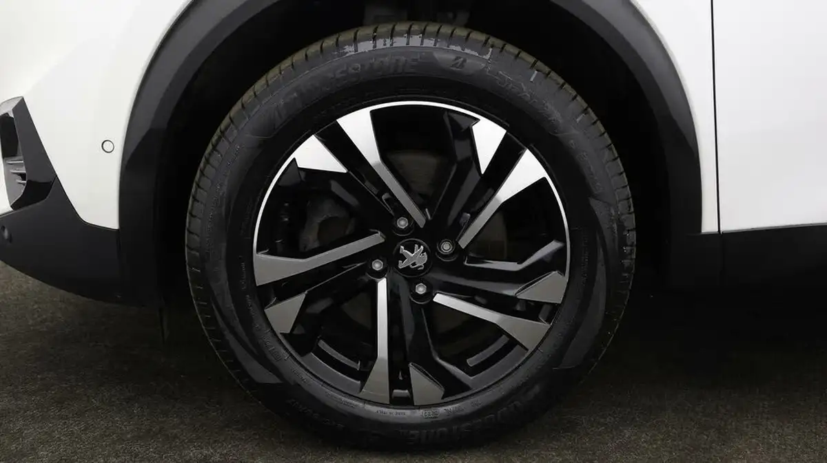 2021-peugeot-2008-suv-e-gt-big-17