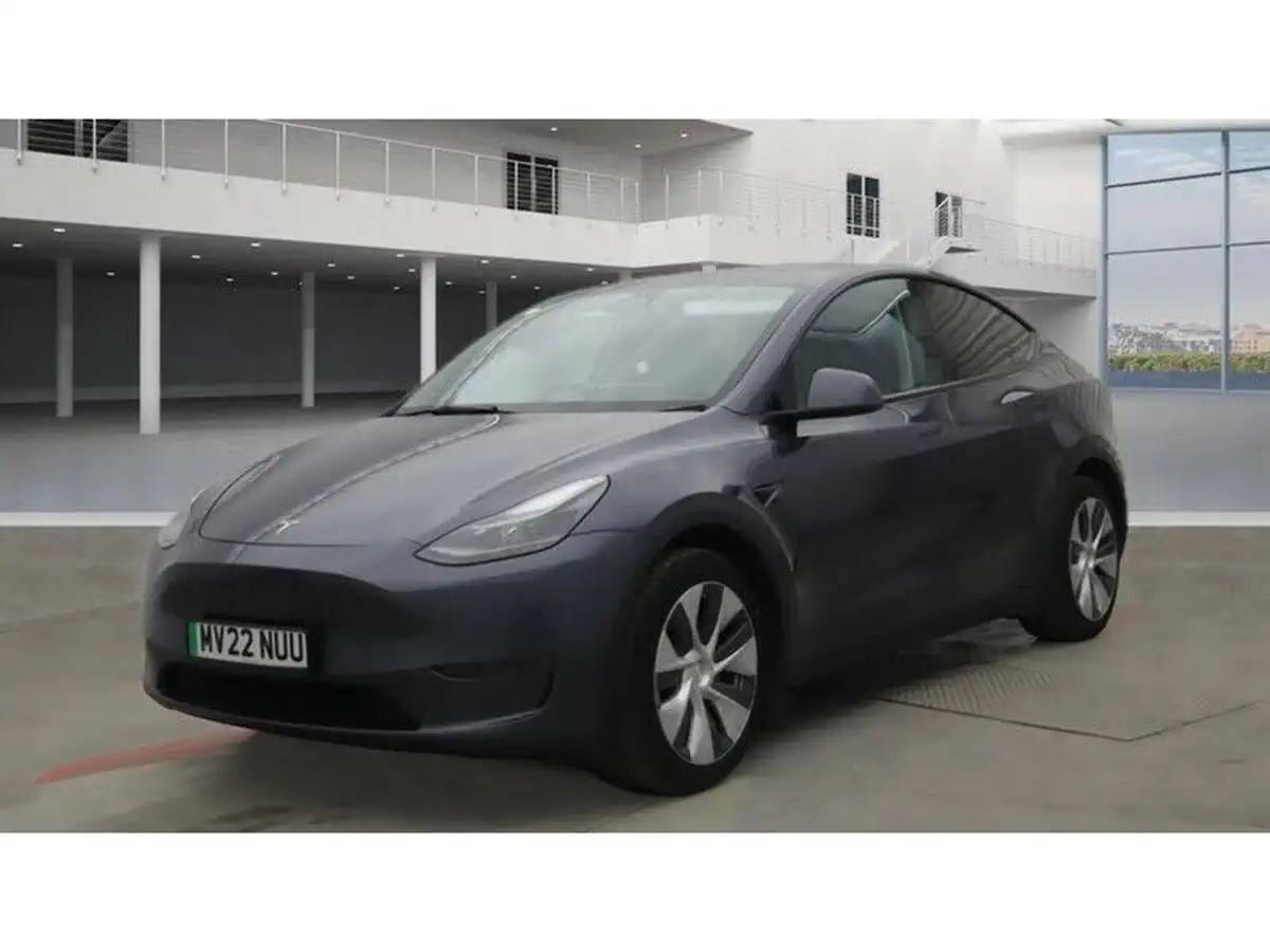 2022-tesla-model-y-e-long-range-big-2