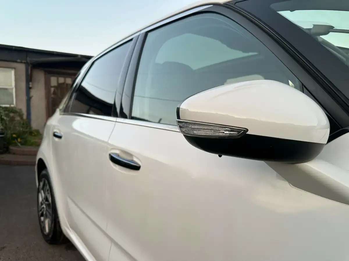 2014-citroen-c4-picasso-16e-hdi-exclusive-big-19