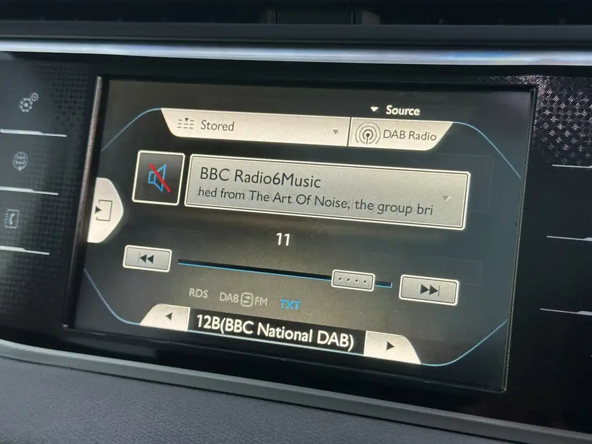 2014-citroen-c4-picasso-16e-hdi-exclusive-big-43