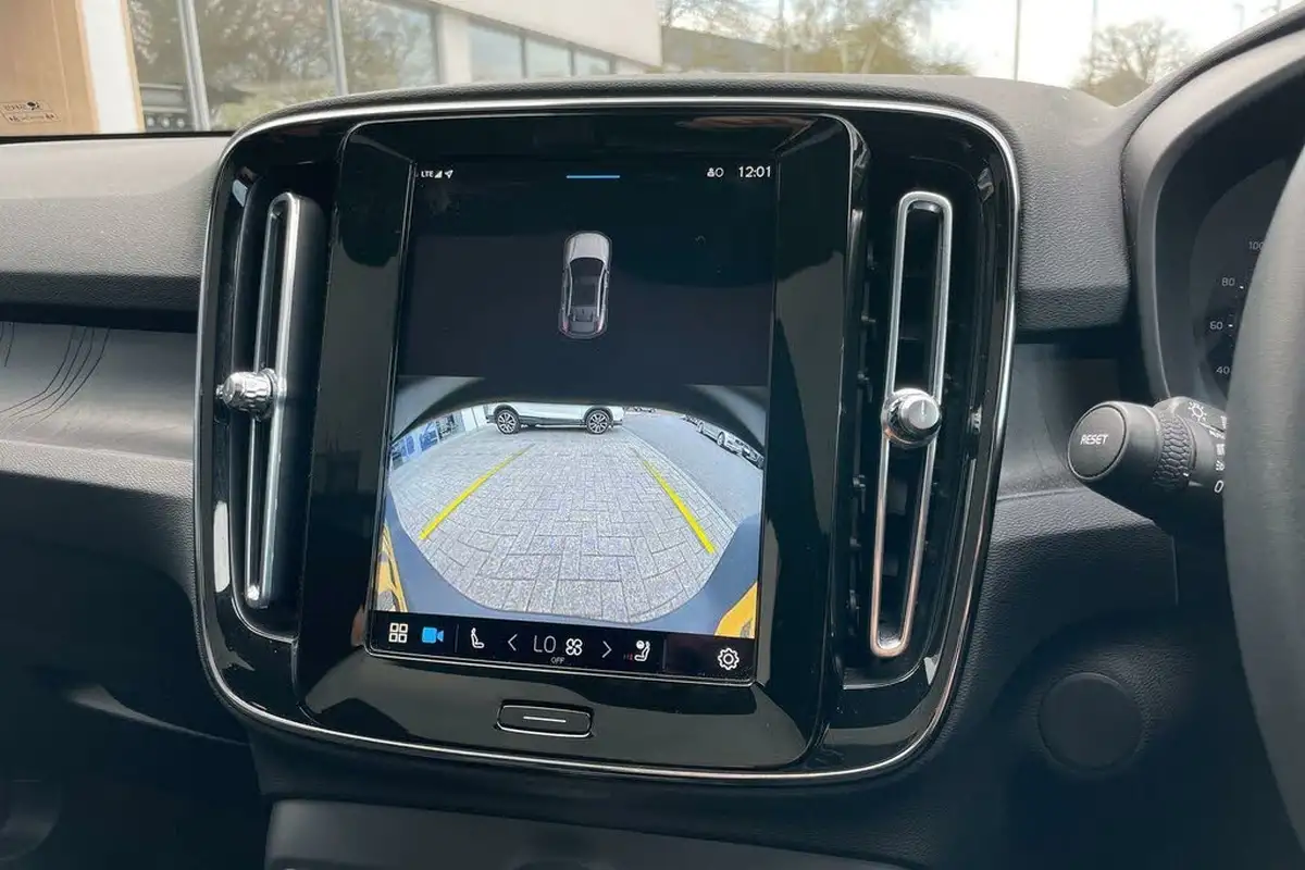 2022-volvo-c40-e-twin-recharge-pro-big-37