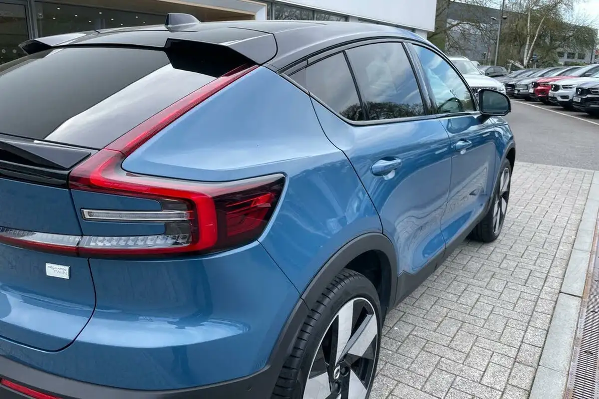 2022-volvo-c40-e-twin-recharge-pro-big-13