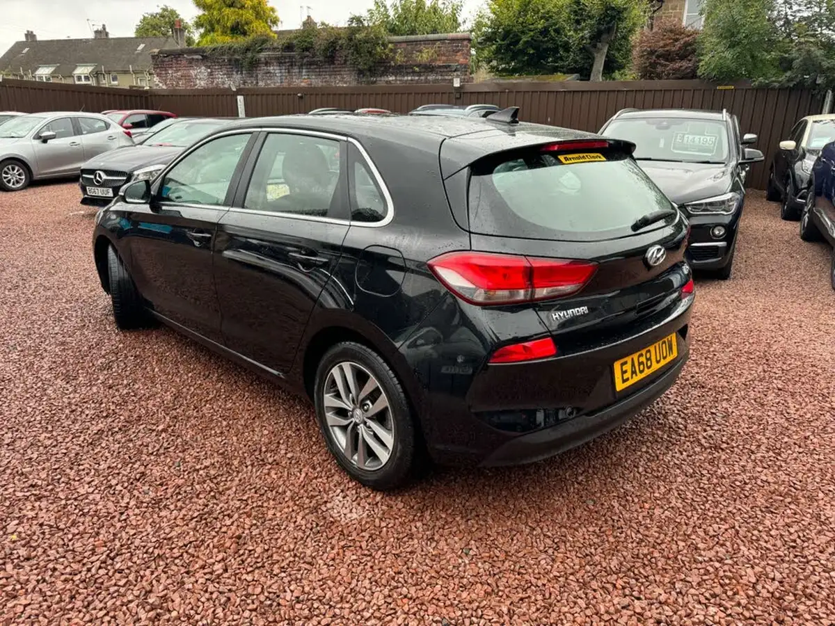 2018-hyundai-i30-10-t-gdi-se-nav-hatchback-big-2