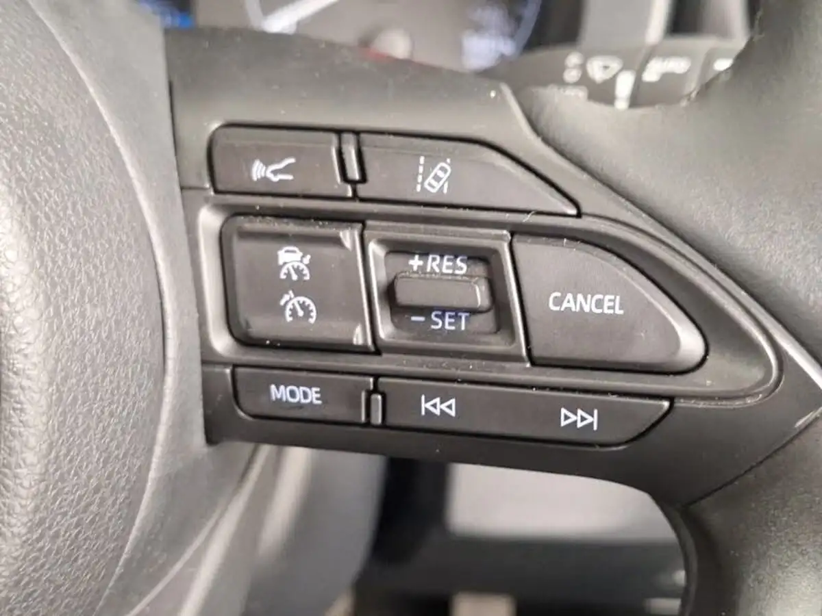 2023-mazda-mazda2-15-agile-big-14