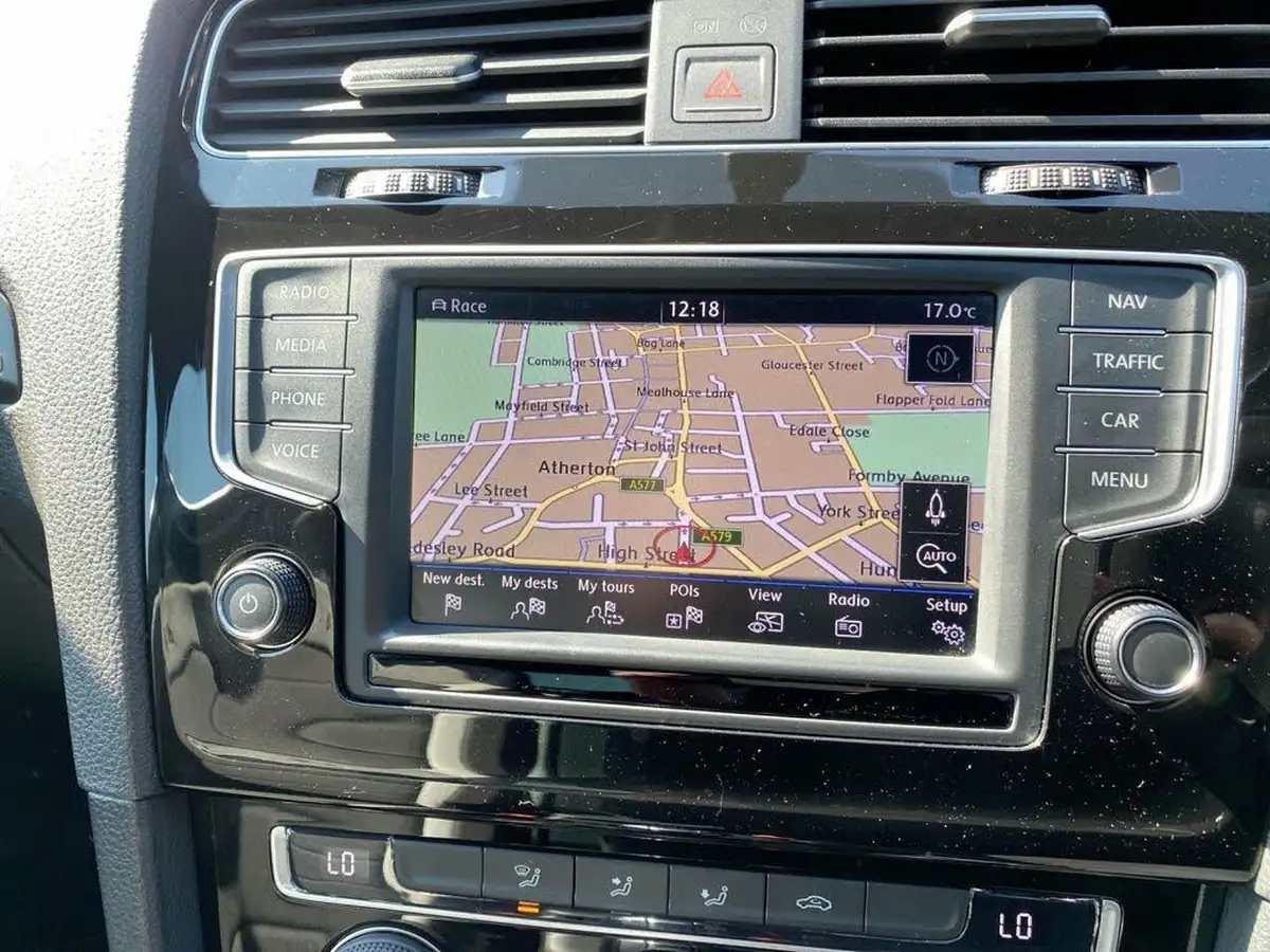 2016-volkswagen-golf-20-tsi-r-4motion-bmt-ss-hatchback-3d-dsg-big-12