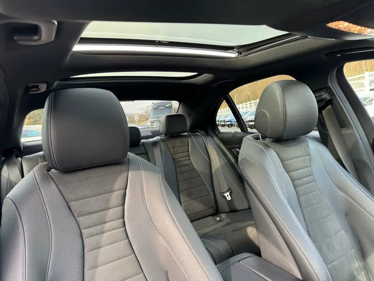 2019-mercedes-benz-e-class-30-d-e400d-amg-line-saloon-4d-plus-big-35