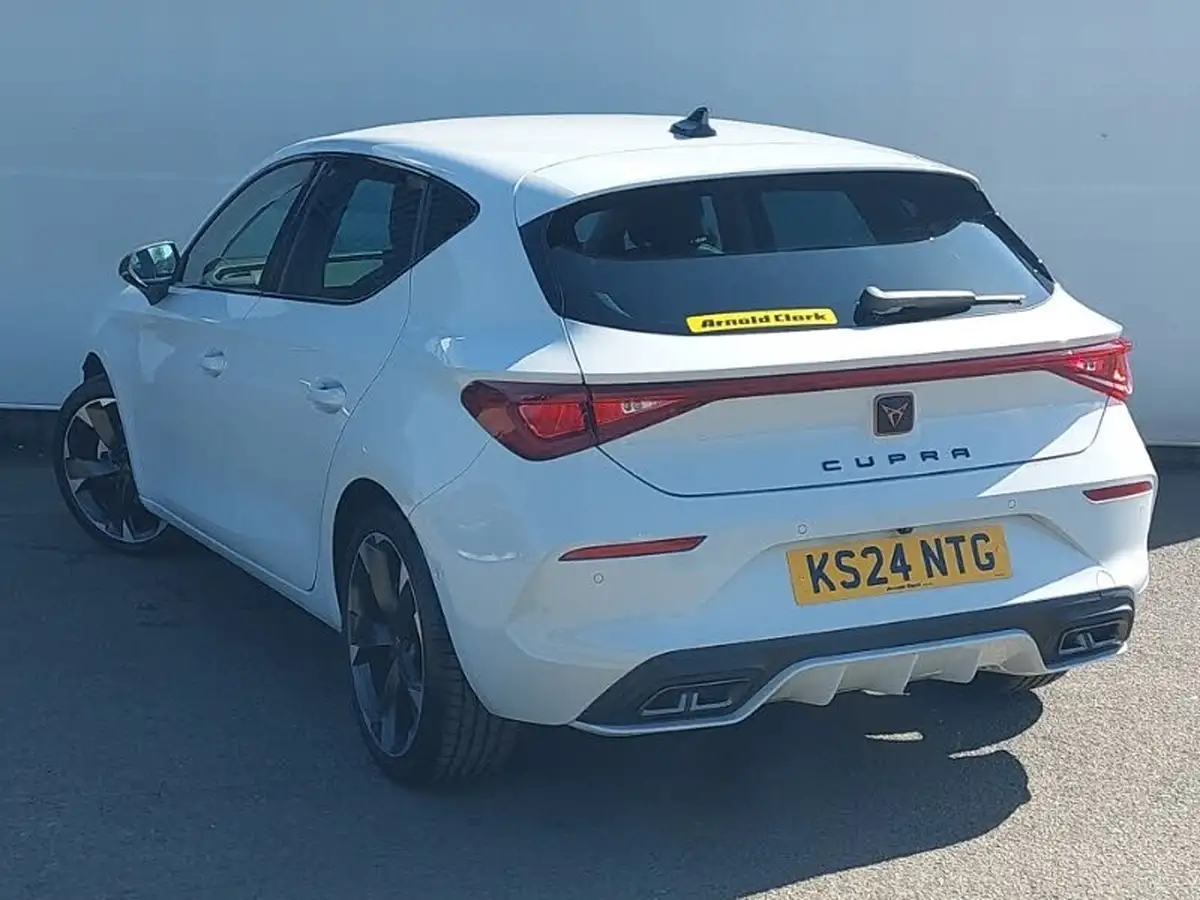 2024-cupra-leon-nf-15-etsi-v1-hatchback-big-1