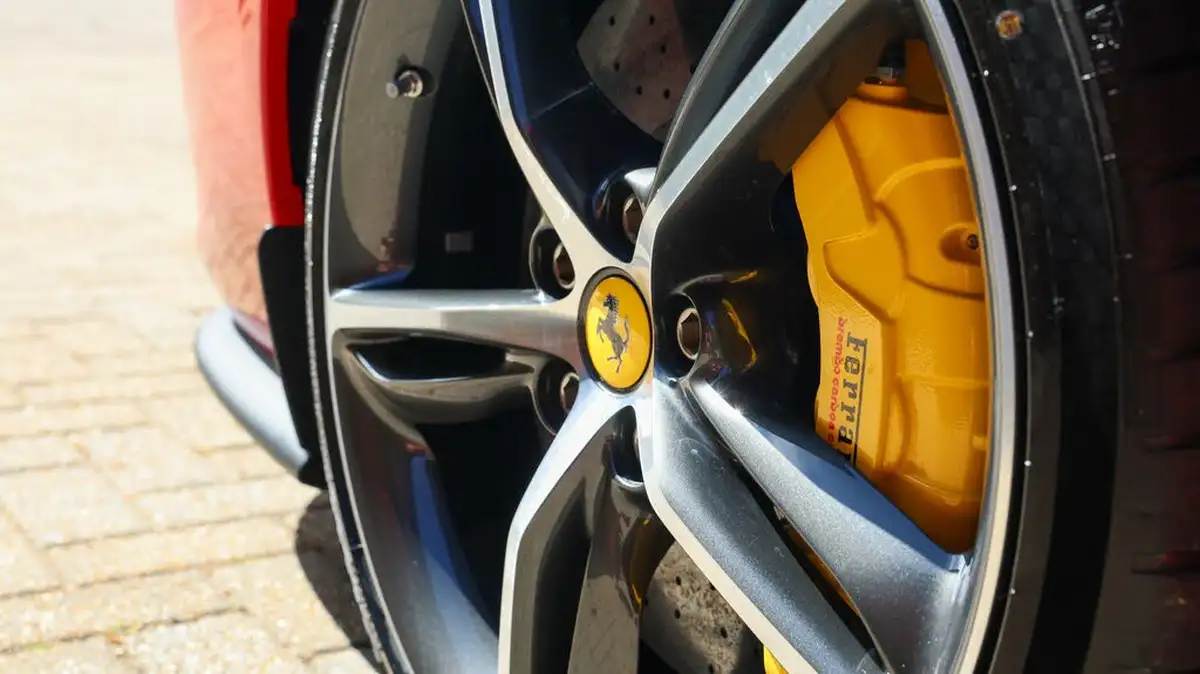 2023-ferrari-296-gts-big-21