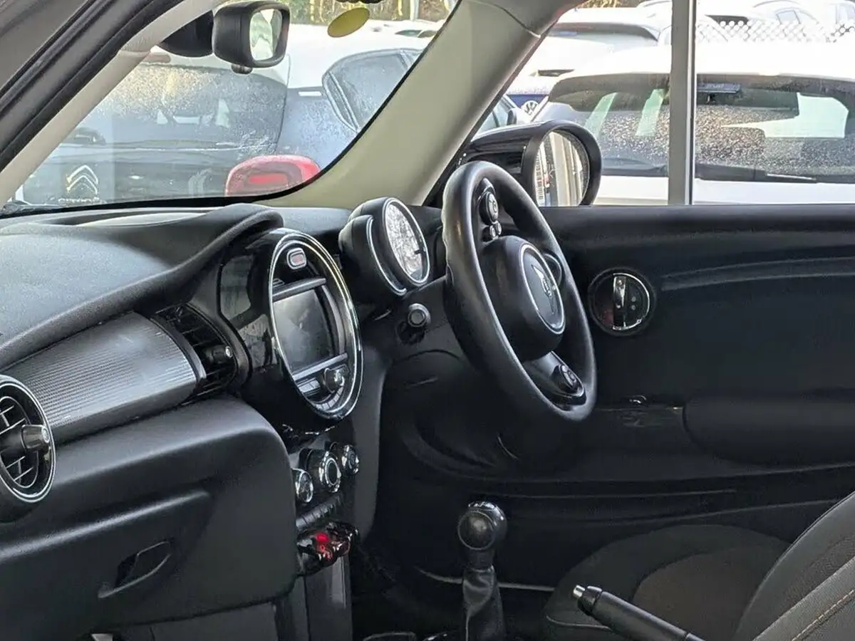 2020-mini-cooper-15-cooper-classic-hatchback-3d-big-10