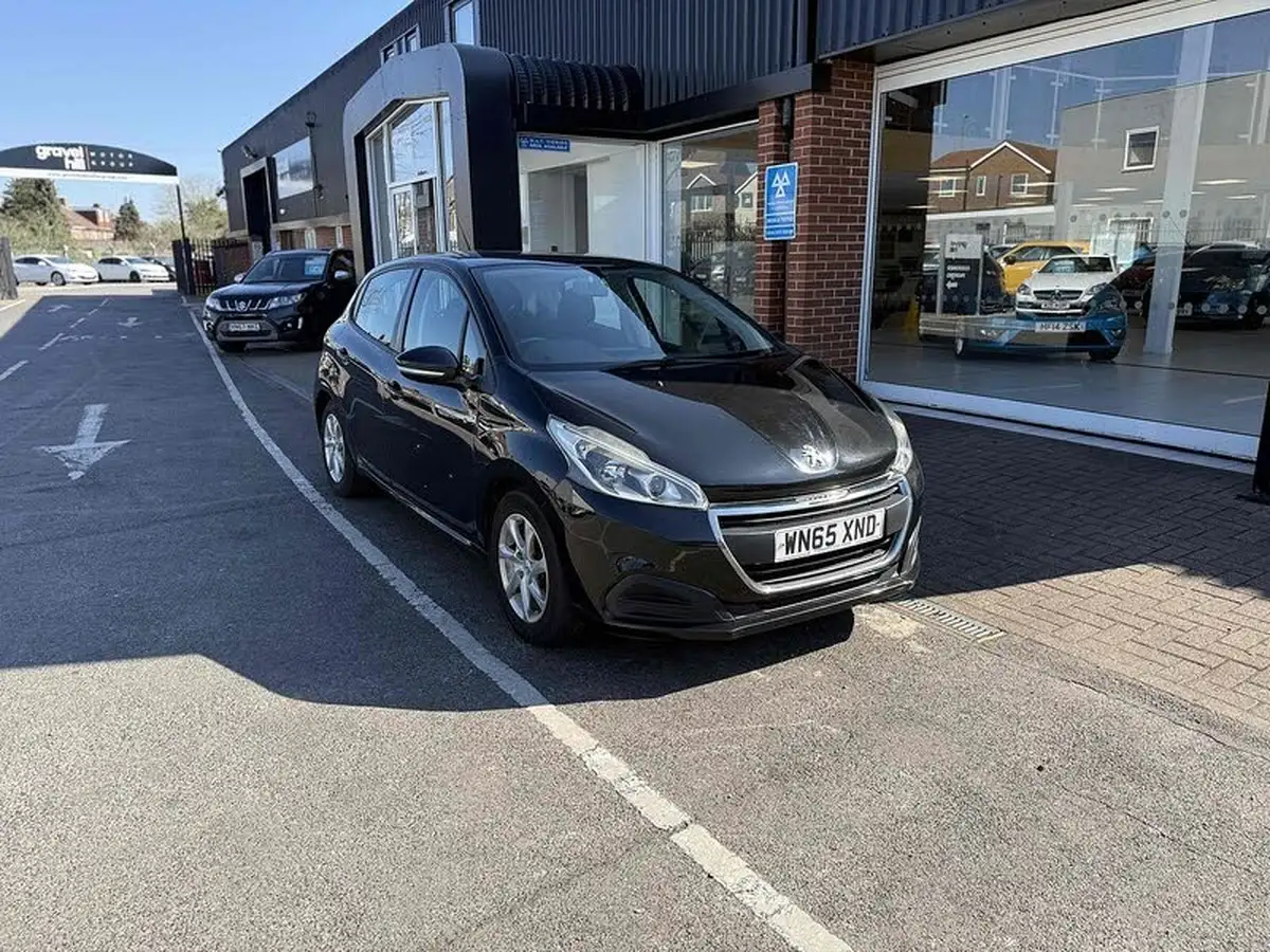 2015-peugeot-208-12-puretech-active-5d-big-0