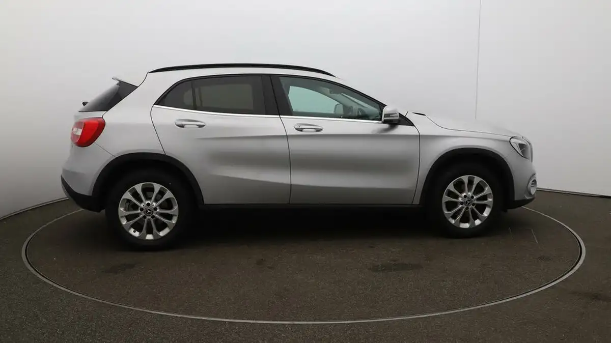 2017-mercedes-benz-gla-class-16-gla-200-se-big-41