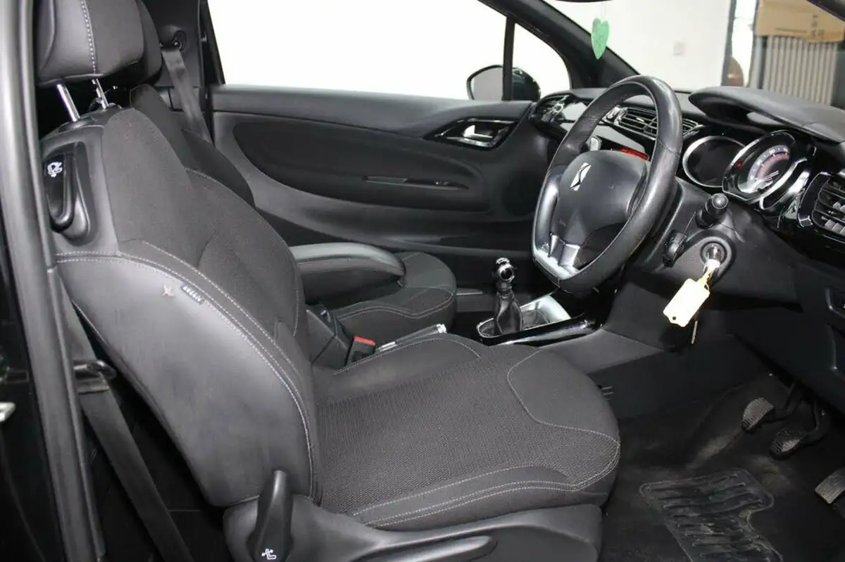 2013-citroen-ds3-16-dstyle-plus-vti-big-8
