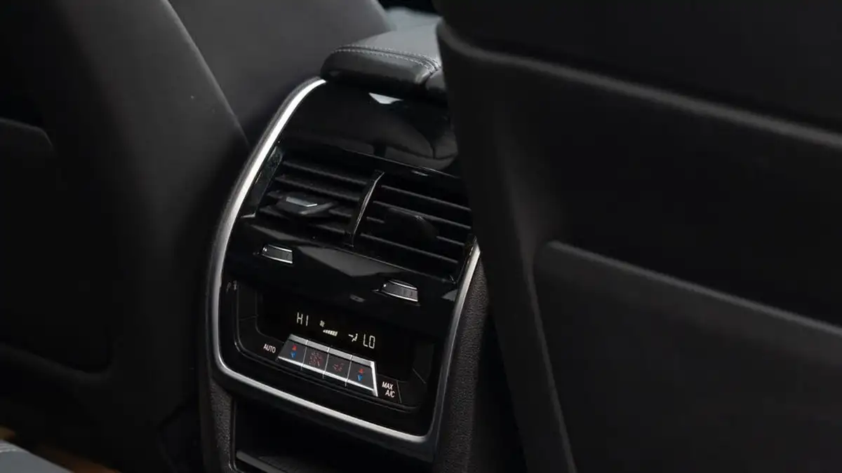 2021-bmw-x5-44-m-competition-big-21