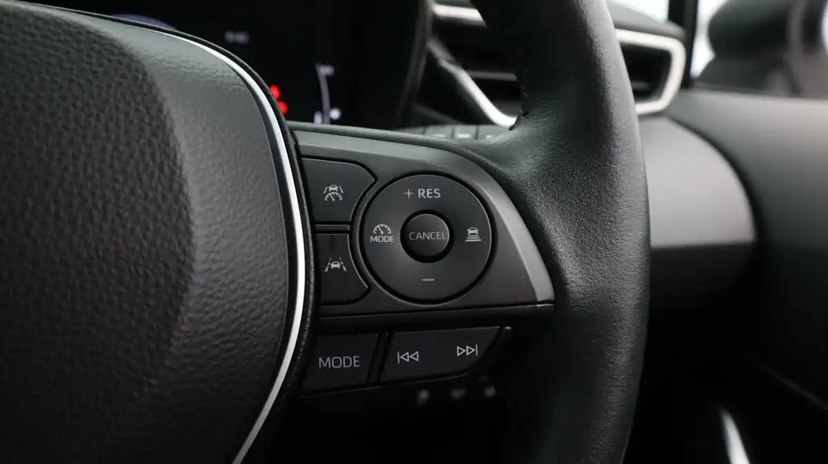 2023-suzuki-swace-18-motion-big-26