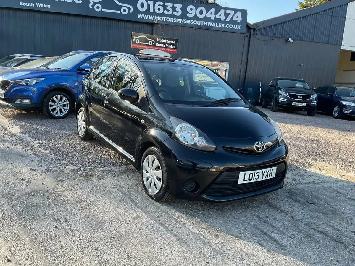 2013-toyota-aygo-10-aygo-ice-5d-big-42