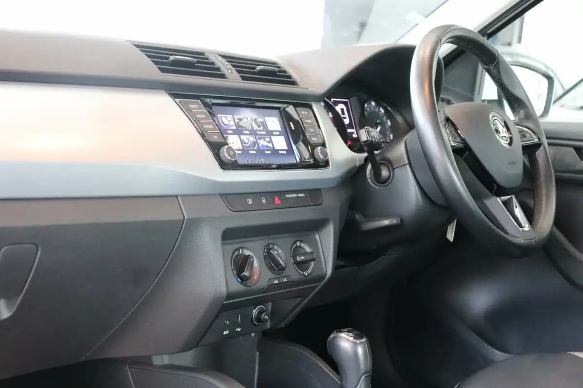 2017-skoda-fabia-10-tsi-se-109ps-hatchback-dsg-big-33