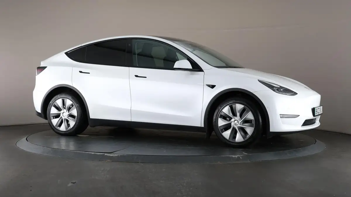 2022-tesla-model-y-e-long-range-big-50