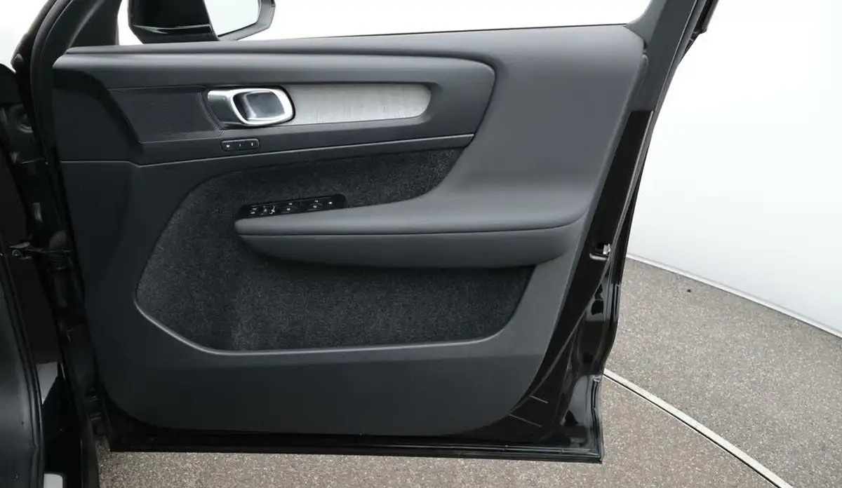 2021-volvo-xc40-15-t3-inscription-161bhp-auto-big-15
